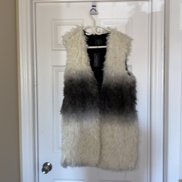 Faux fur vest - Picture 3 of 3